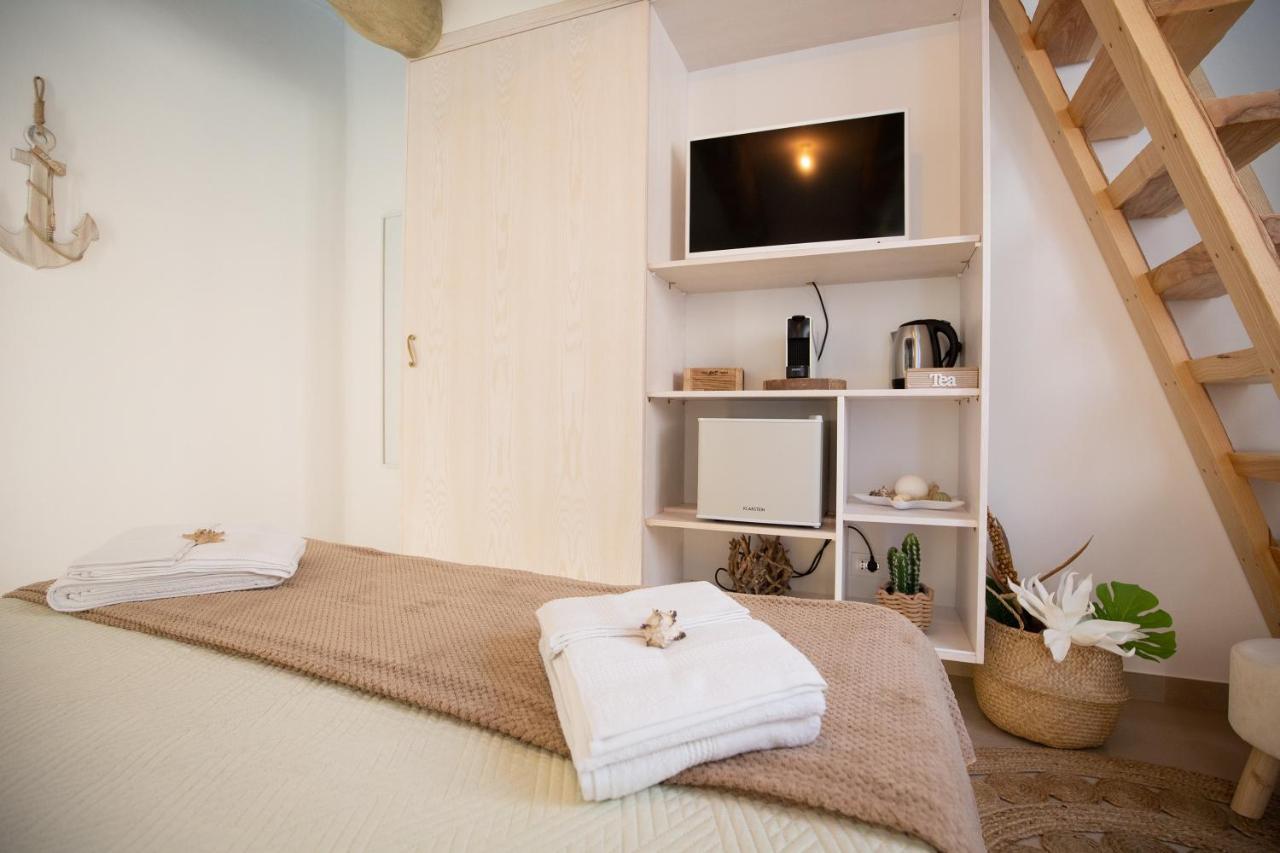 B&B Le Onde Praiola Terrasini Bagian luar foto